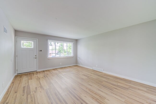 Building Photo - 2387 Ridgecrest Dr