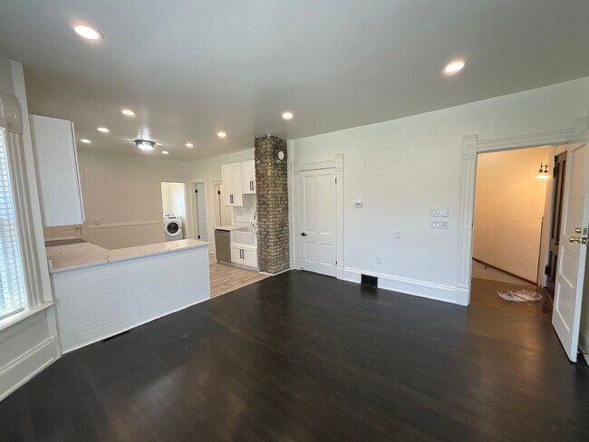 Building Photo - 441 E Garfield Ave