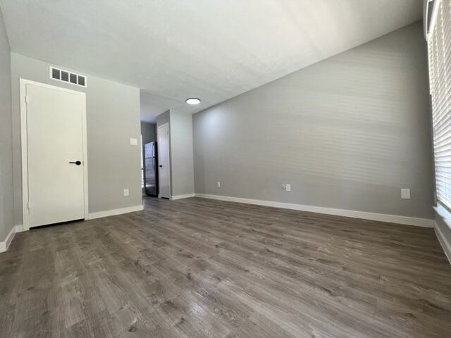 Foto del edificio - 2807 Bachman Dr