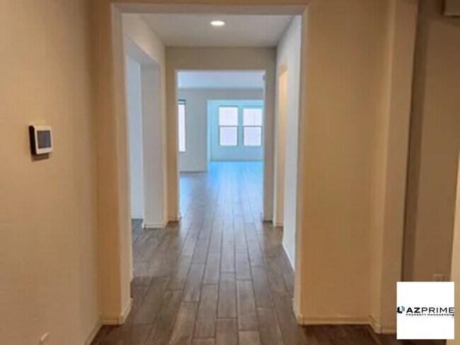 Foto del edificio - Single Family Residence