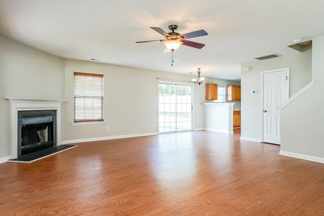 Foto del edificio - 7330 Great Laurel Dr