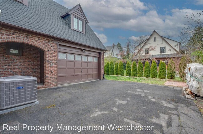 Foto del edificio - 5 br, 3.5 bath House - 156 Chittenden Avenue