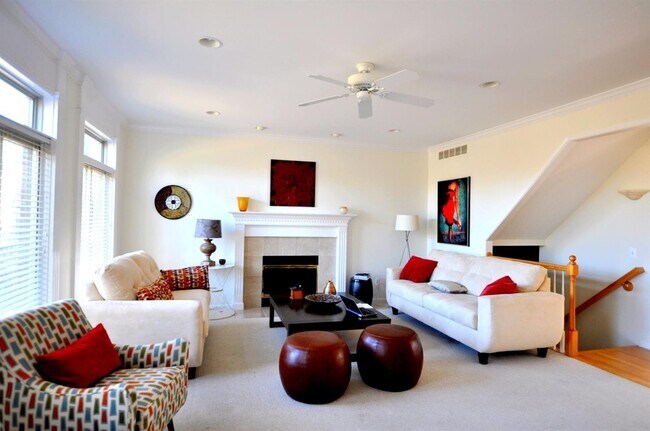 Building Photo - 301 Fairways Ln
