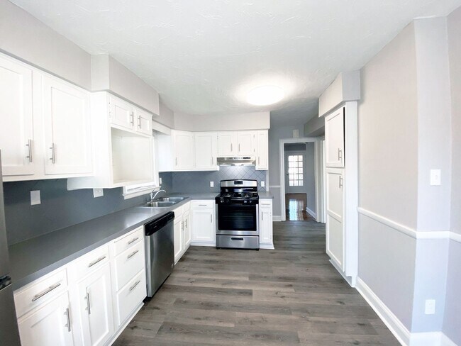 Foto del edificio - 4 Bed - 1 Bath Colonial for Rent in Clevel...