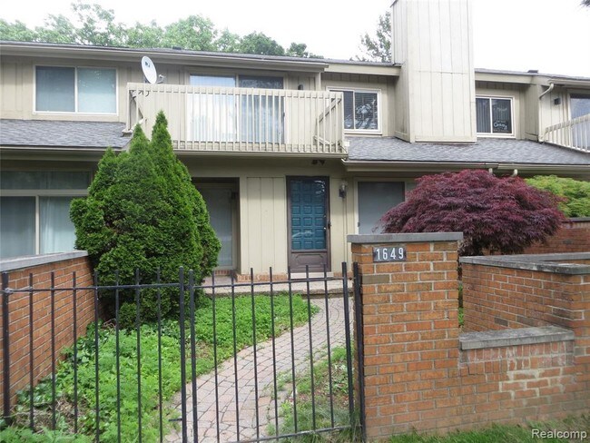 Building Photo - 1649 S Hill Blvd