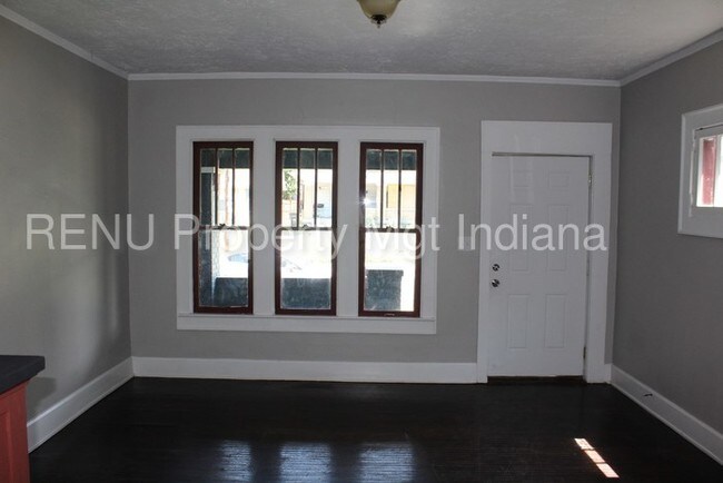 Building Photo - 3 Bedroom at Crown Hill