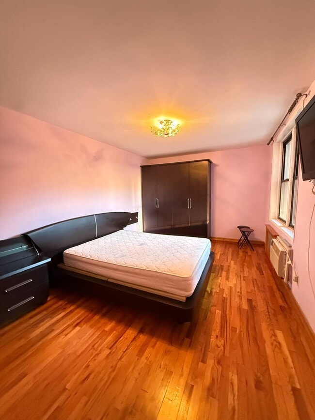 Foto del edificio - 1580 E 18th St