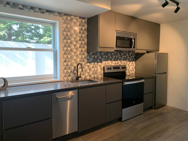 Building Photo - 87 Cayuga Ave
