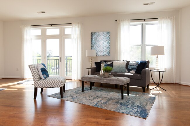 Foto del edificio - 670 Town Center Dr