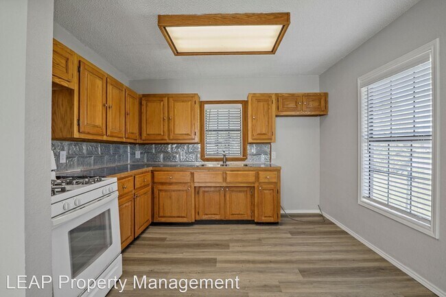 Foto del edificio - 2 br, 1 bath House - 205 N Business Highwa...