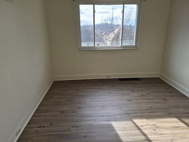 Foto del edificio - 1410 Beechview Ave