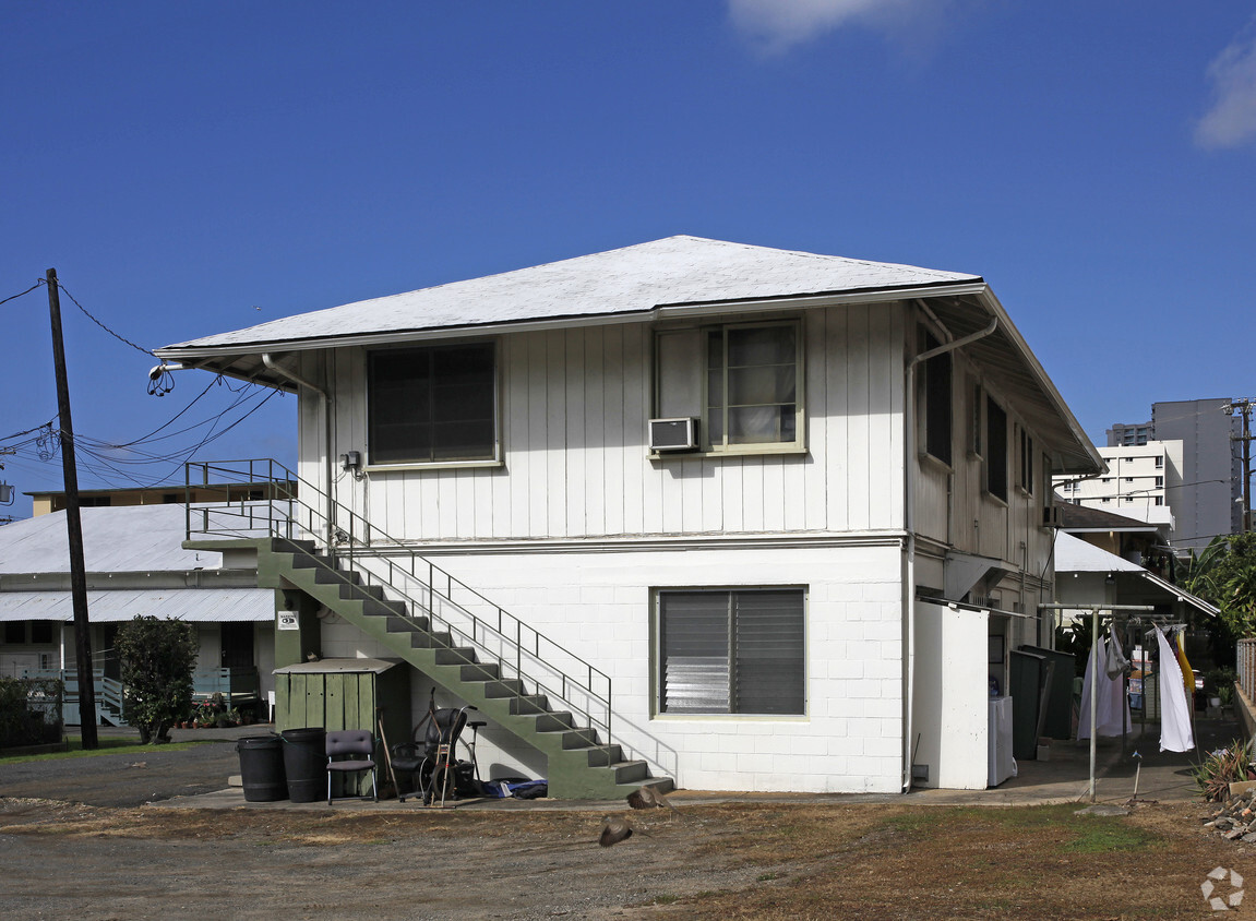 Building Photo - 1750 Young St