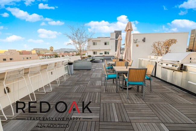 Foto del edificio - 11649 Mayfield Ave