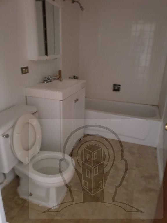 Building Photo - 516 W Briar Pl