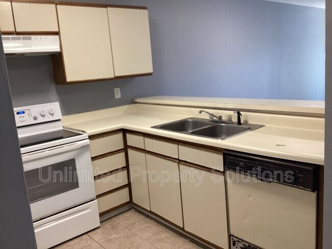 Building Photo - 205 Sunn Aire Ct