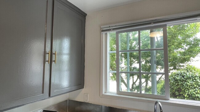 Foto del edificio - 2453 Silver Lake Blvd