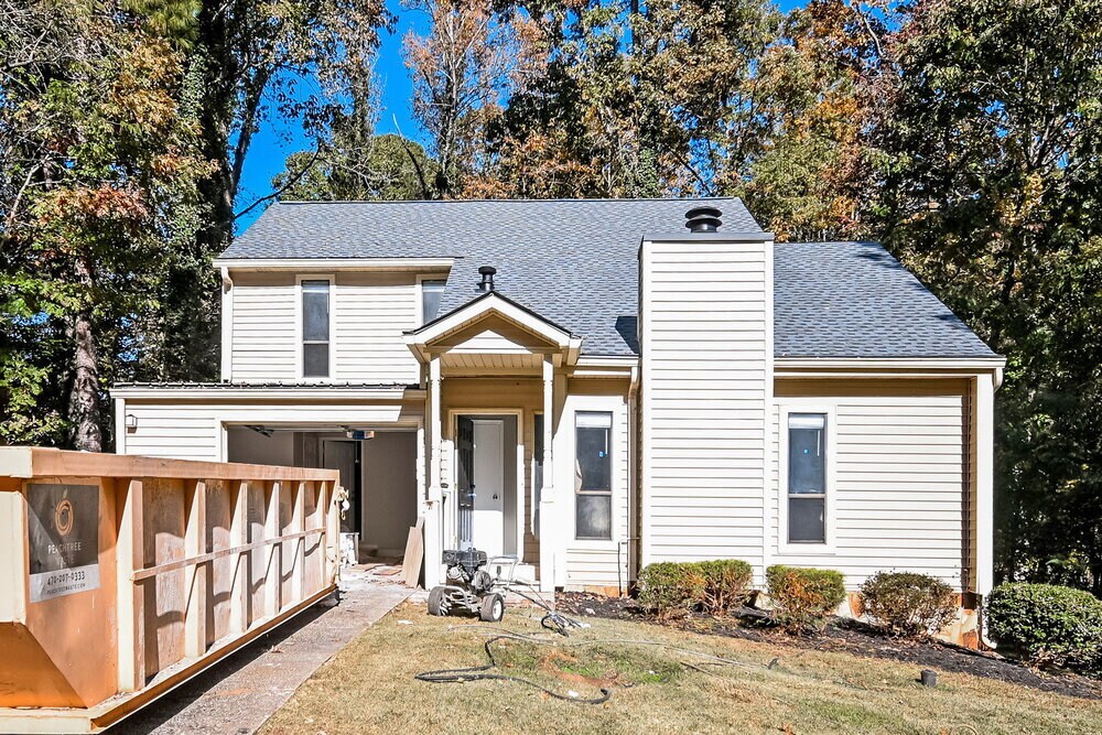 Foto principal - 338 St Patrick Dr SW