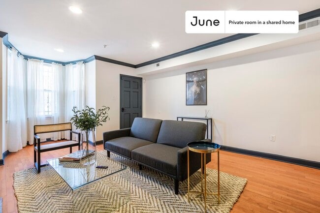 Foto del edificio - Room in Shared 3 bed/3 bath home