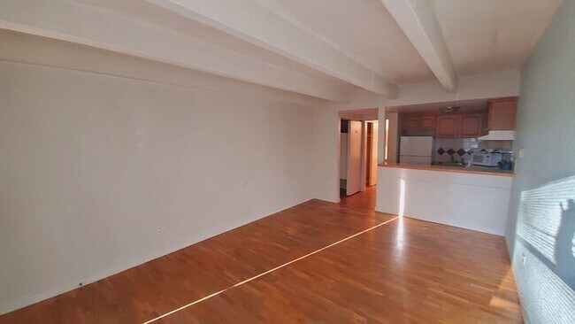 Building Photo - Charming Studio in Central Denver