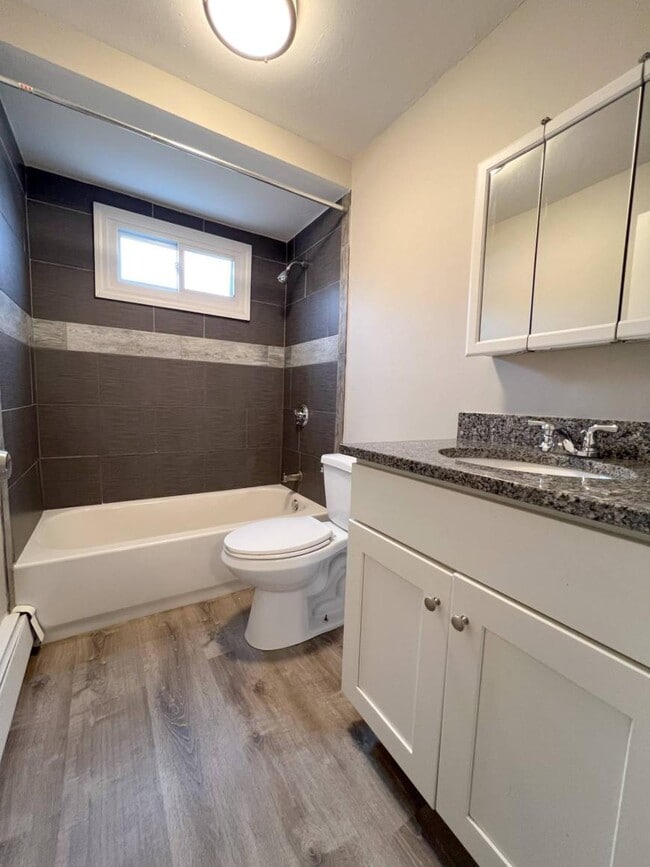 Building Photo - 3.0 bedroom in Salem New Hampshire 3079