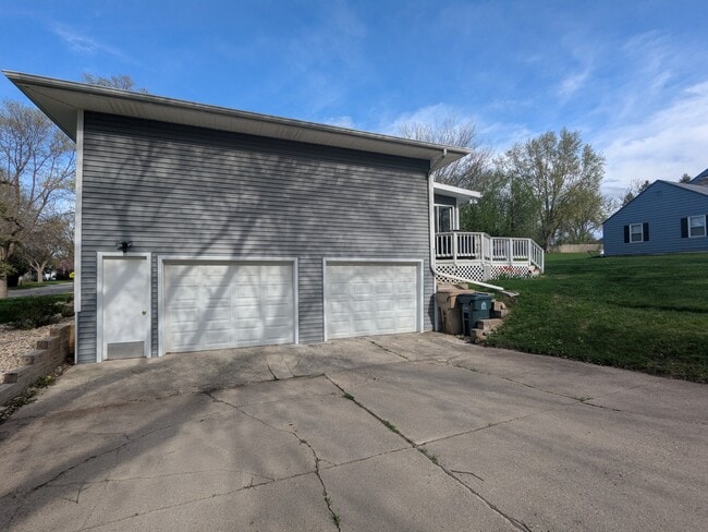 Building Photo - 6413 Woodington Way