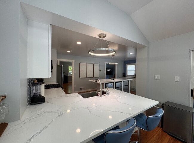 Building Photo - 6569 Braddock Rd