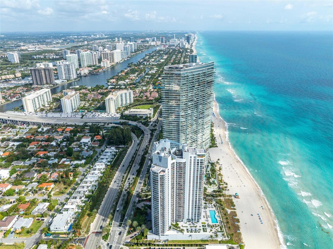 Primary Photo - 18911 Collins Ave