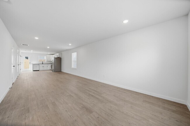 Foto del edificio - Brand-New 3BR/2.5BA Luxury Duplex in NW Hickory – Spacious, Modern & Move-In Ready!