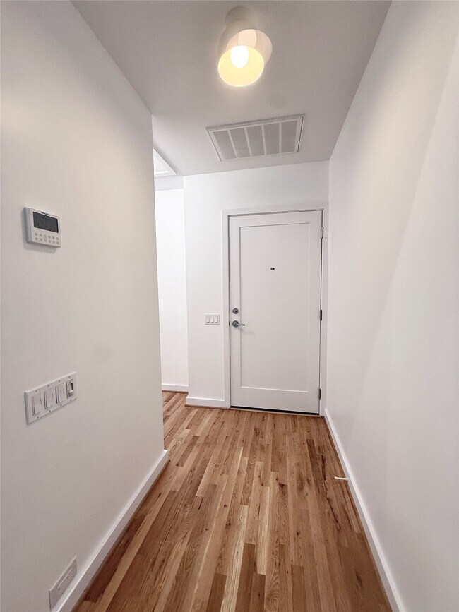 Building Photo - 1412 Sul Ross St