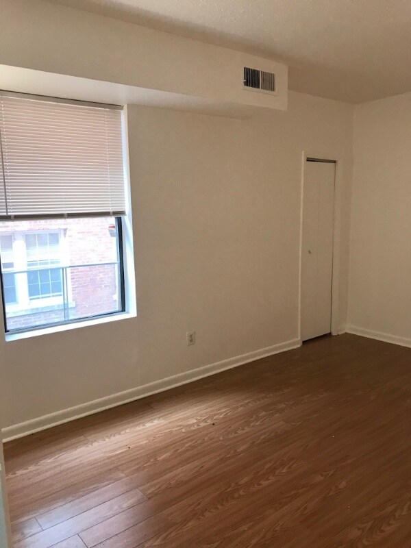 Primary Photo - 1420 Chapin St NW