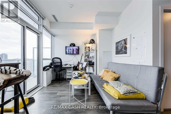 Building Photo - 365 Church St