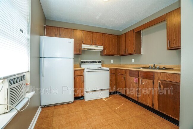 Foto del edificio - 1215 Huntington Ln