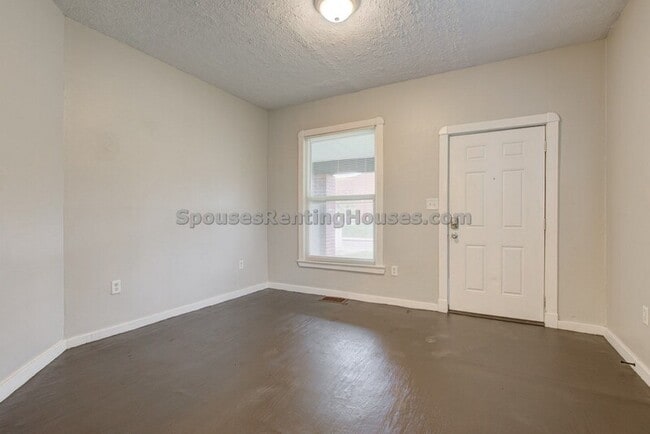 Building Photo - 510 N Beville Ave