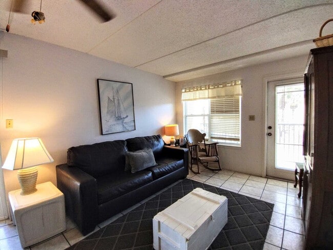 Building Photo - 115 E Coronado Dr