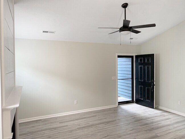 Building Photo - 3809 Fawn Creek Dr