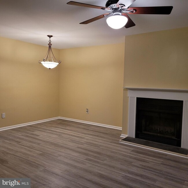 Building Photo - 1405 Huntingdon Mews