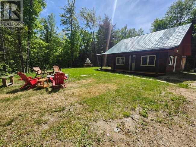 Photo du bâtiment - 3997 Chetwynd Rd