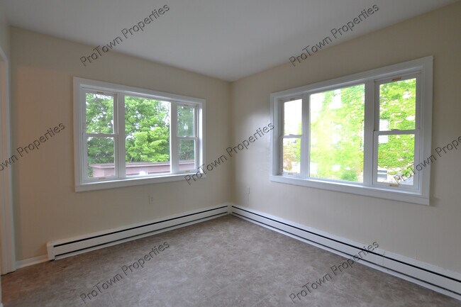 Foto del edificio - 222 N Broadway St