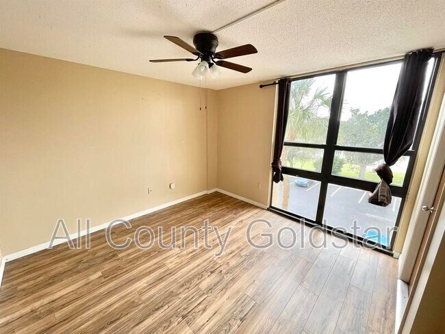 Foto del edificio - 21405 Olean Blvd