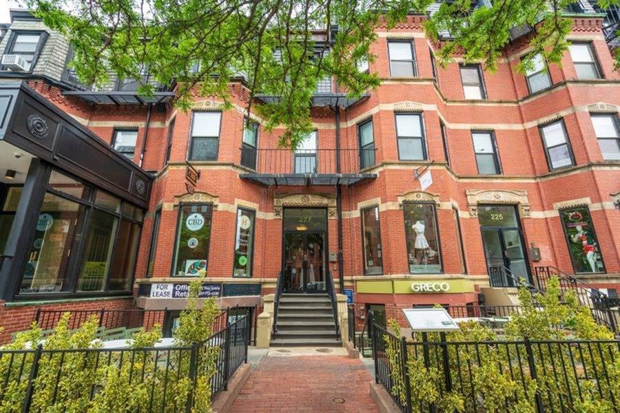 225-227 Calle Newbury - 227 Newbury St