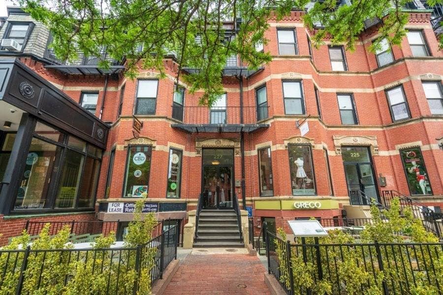 225-227 Newbury St - 227 Newbury St