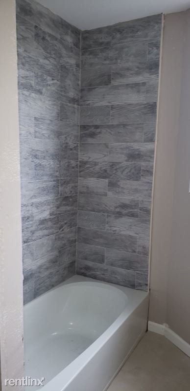 Foto principal - 1 br, 1 bath Apartment - 565 main st