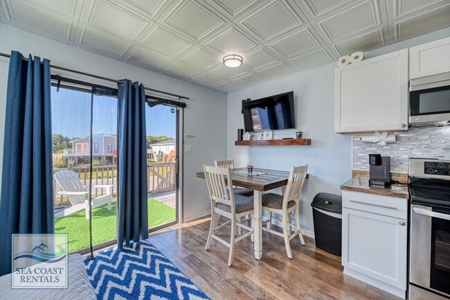 Building Photo - PERFECT ONE BEDROOM OFF-SEASON RENTAL AVAI...