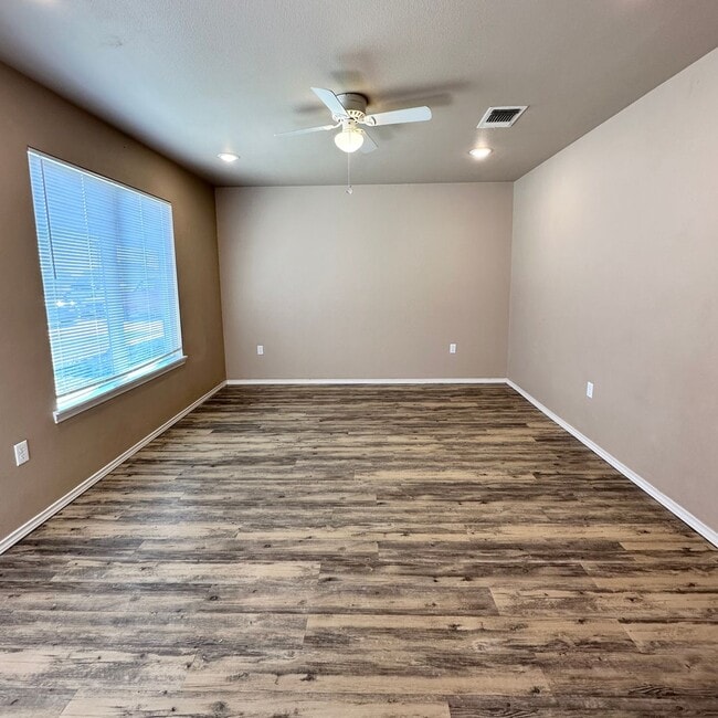 Building Photo - $99 Move In Special With 13 Month Lease!