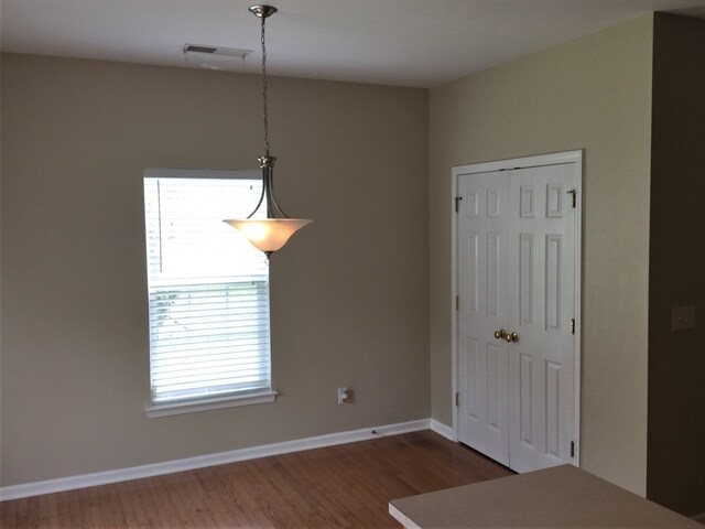Building Photo - 138 Edgington St