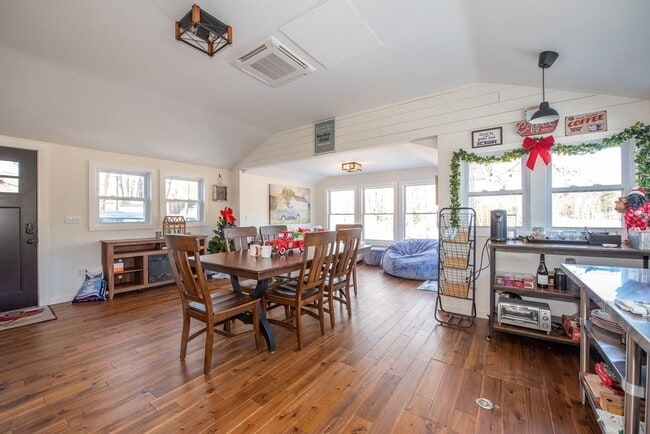 Foto del edificio - 20 Gregg Rd