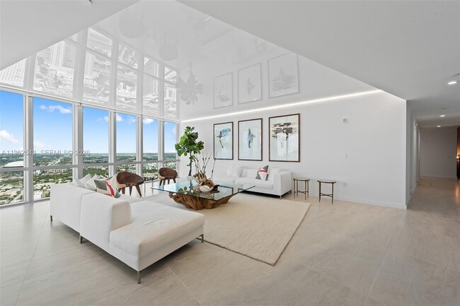 Building Photo - 851 NE 1st Ave