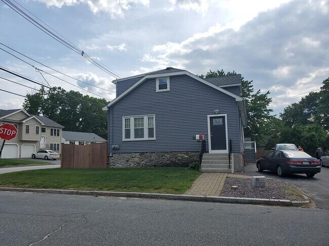 Building Photo - 92 Boston Ave