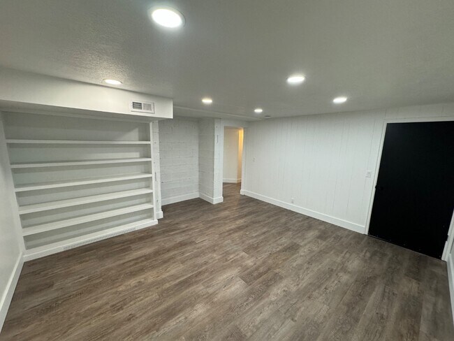 Foto del edificio - 910 620 E