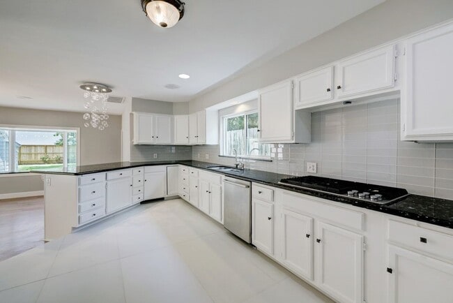 Building Photo - 3605 Plumb St